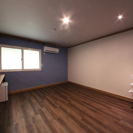 Art Hotel Gumi Екстер'єр фото