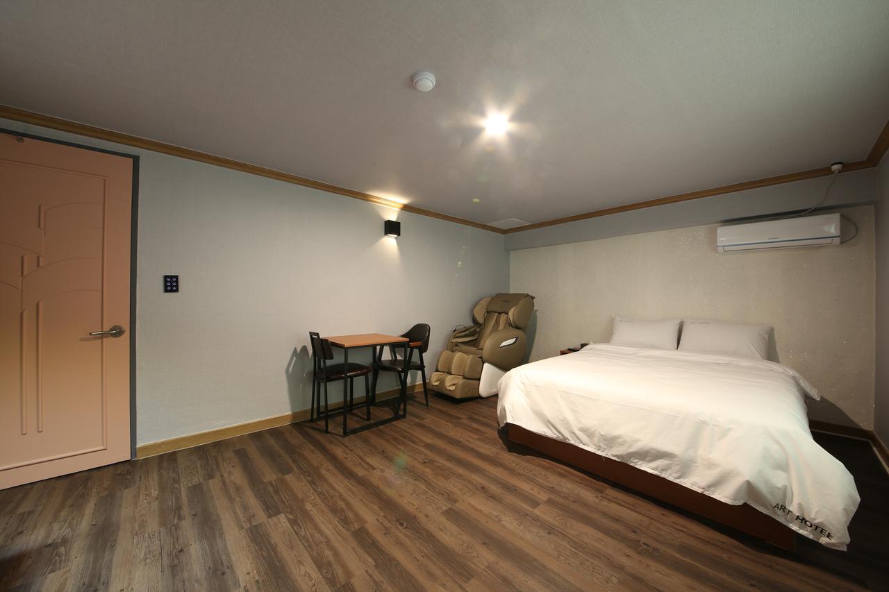 Art Hotel Gumi Екстер'єр фото