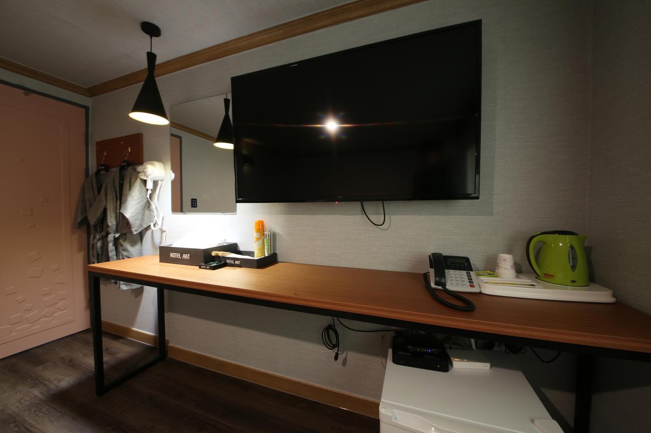 Art Hotel Gumi Екстер'єр фото