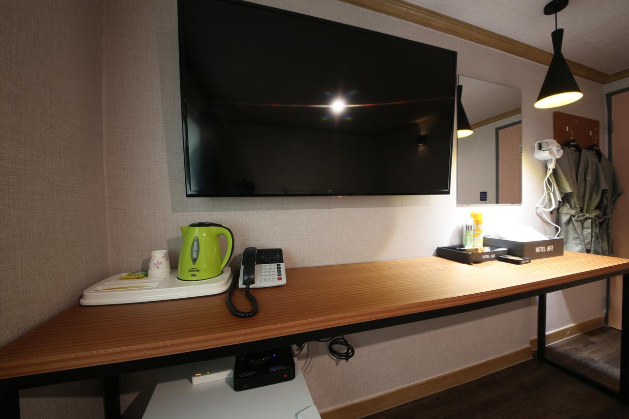 Art Hotel Gumi Екстер'єр фото