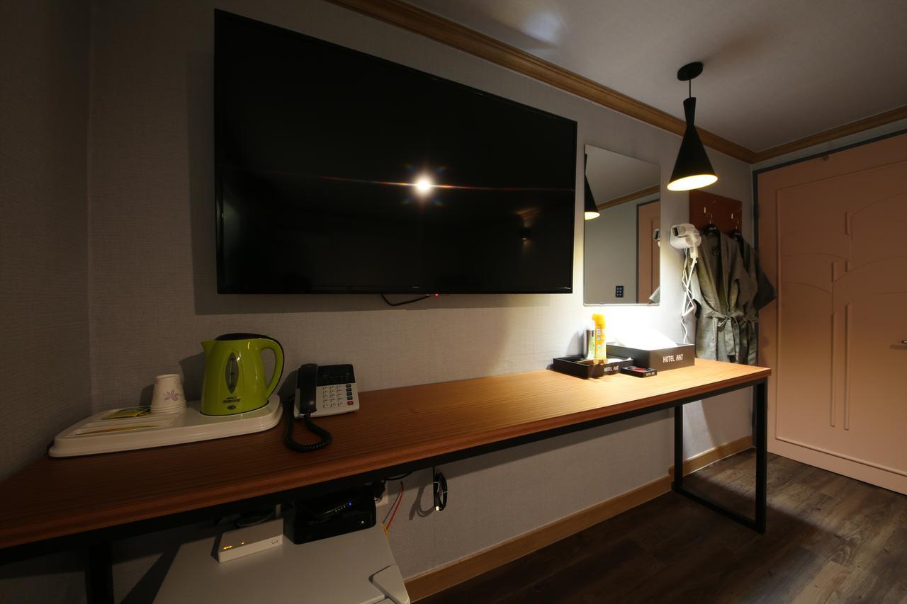 Art Hotel Gumi Екстер'єр фото