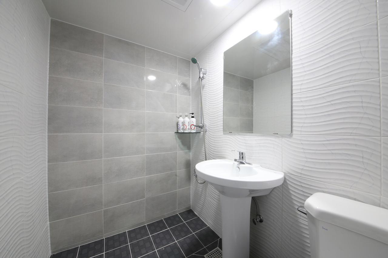 Art Hotel Gumi Екстер'єр фото