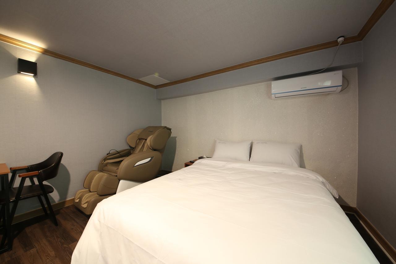Art Hotel Gumi Екстер'єр фото