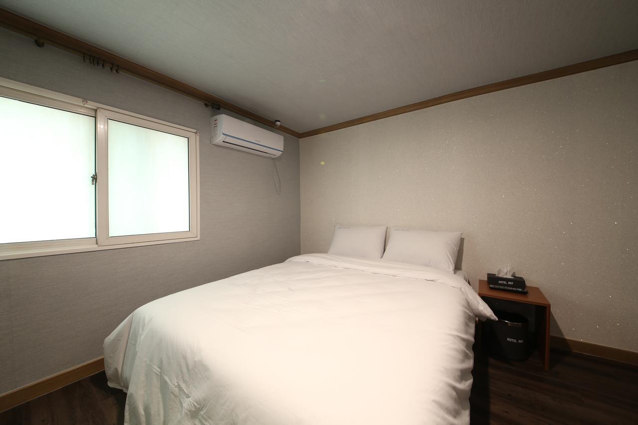 Art Hotel Gumi Екстер'єр фото