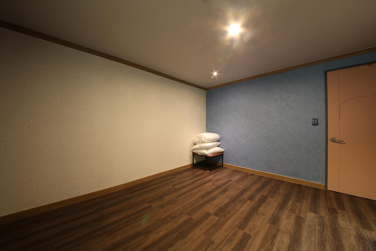 Art Hotel Gumi Екстер'єр фото
