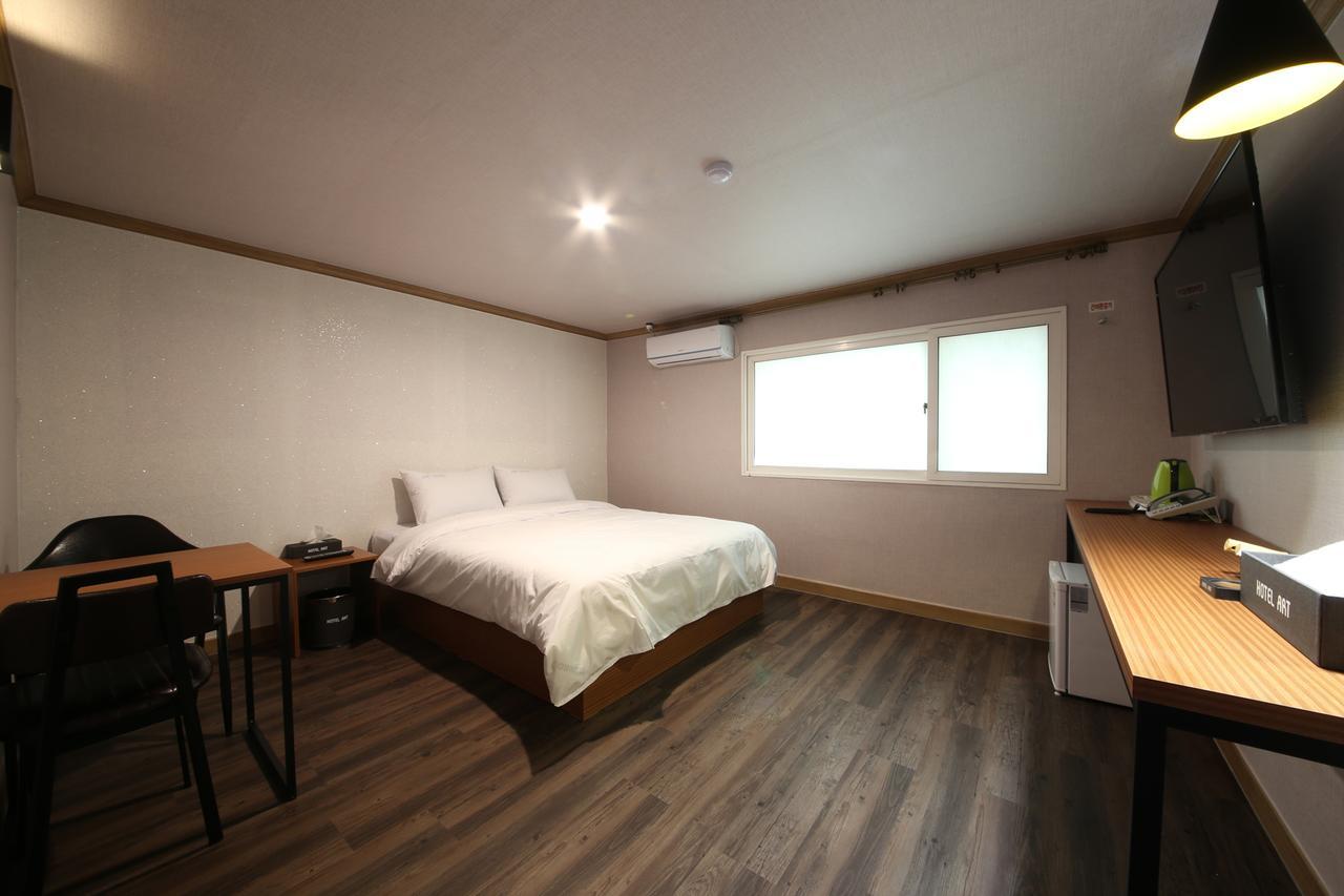 Art Hotel Gumi Екстер'єр фото