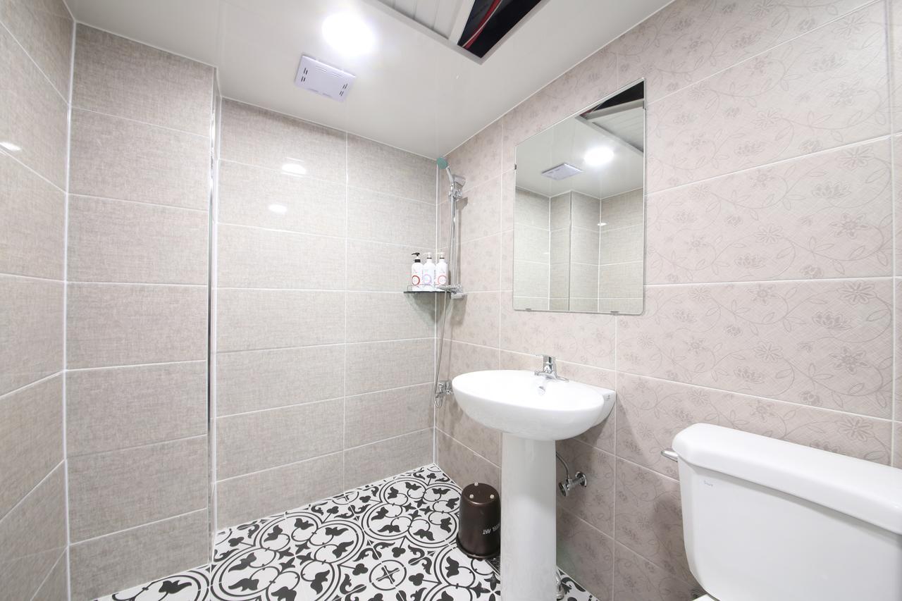 Art Hotel Gumi Екстер'єр фото