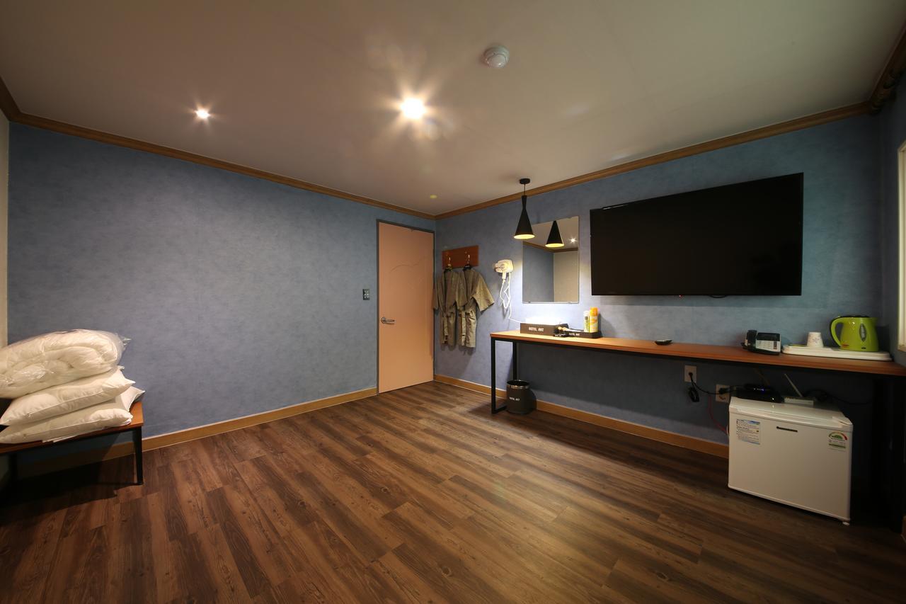 Art Hotel Gumi Екстер'єр фото