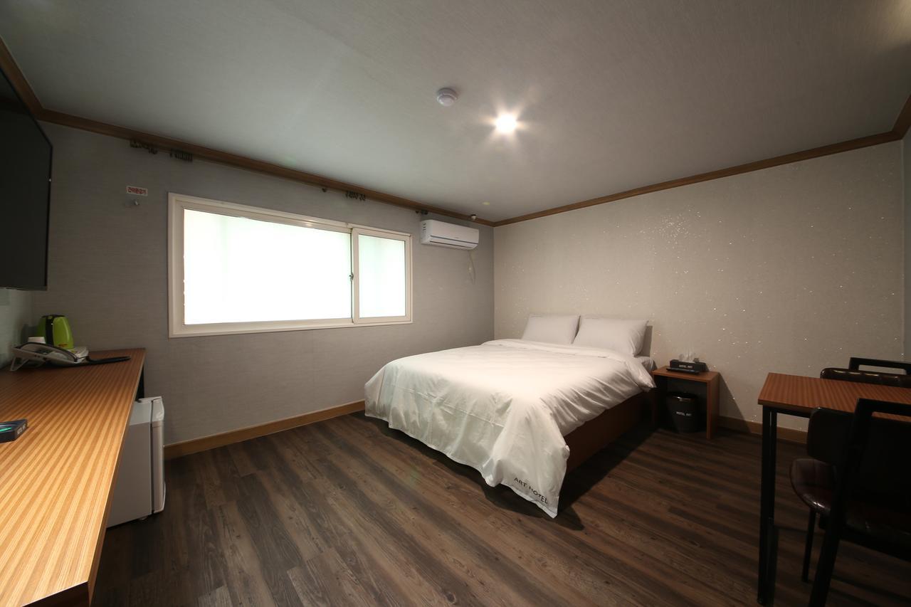 Art Hotel Gumi Екстер'єр фото