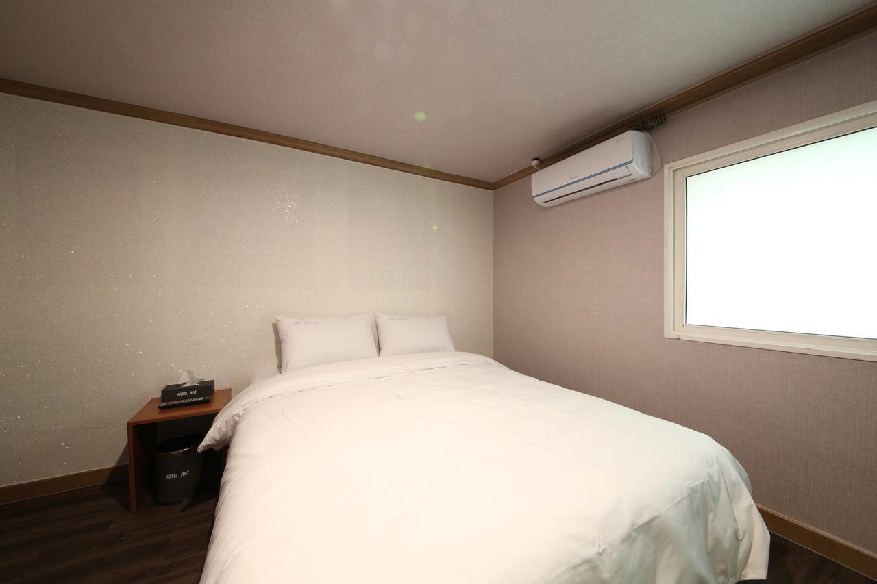 Art Hotel Gumi Екстер'єр фото
