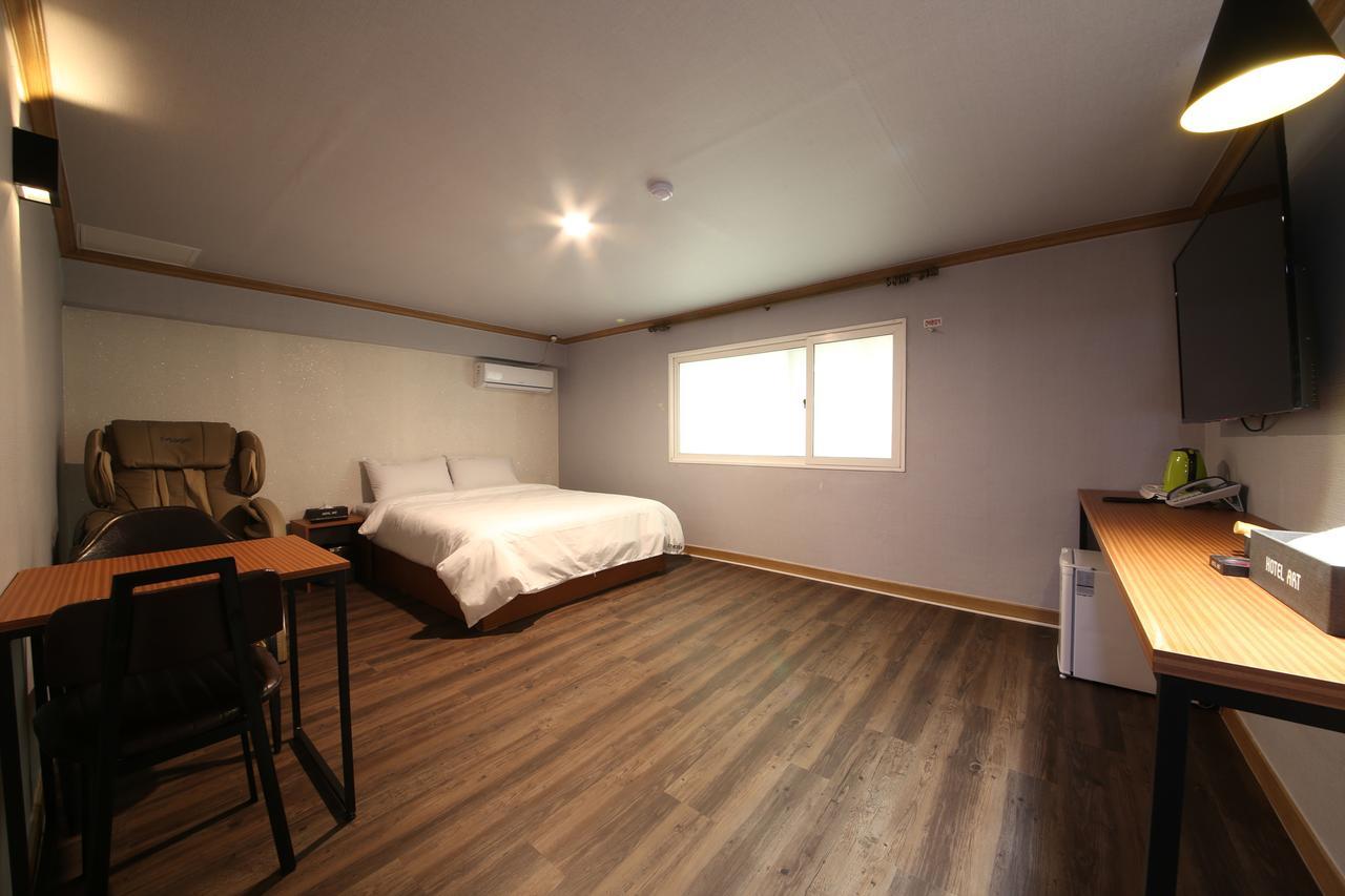 Art Hotel Gumi Екстер'єр фото