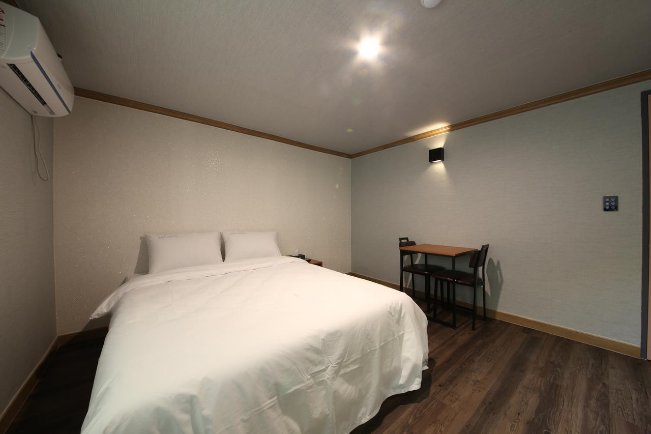 Art Hotel Gumi Екстер'єр фото